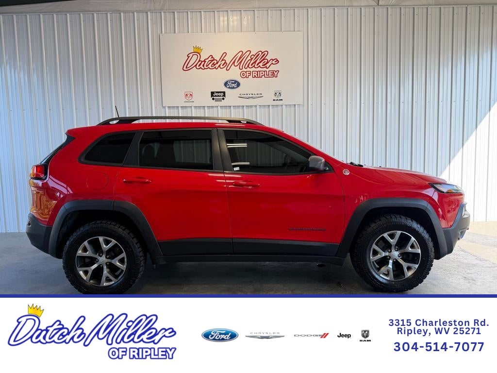 Used 2017 Jeep Cherokee Trailhawk with VIN 1C4PJMBB1HW654161 for sale in Ripley, WV