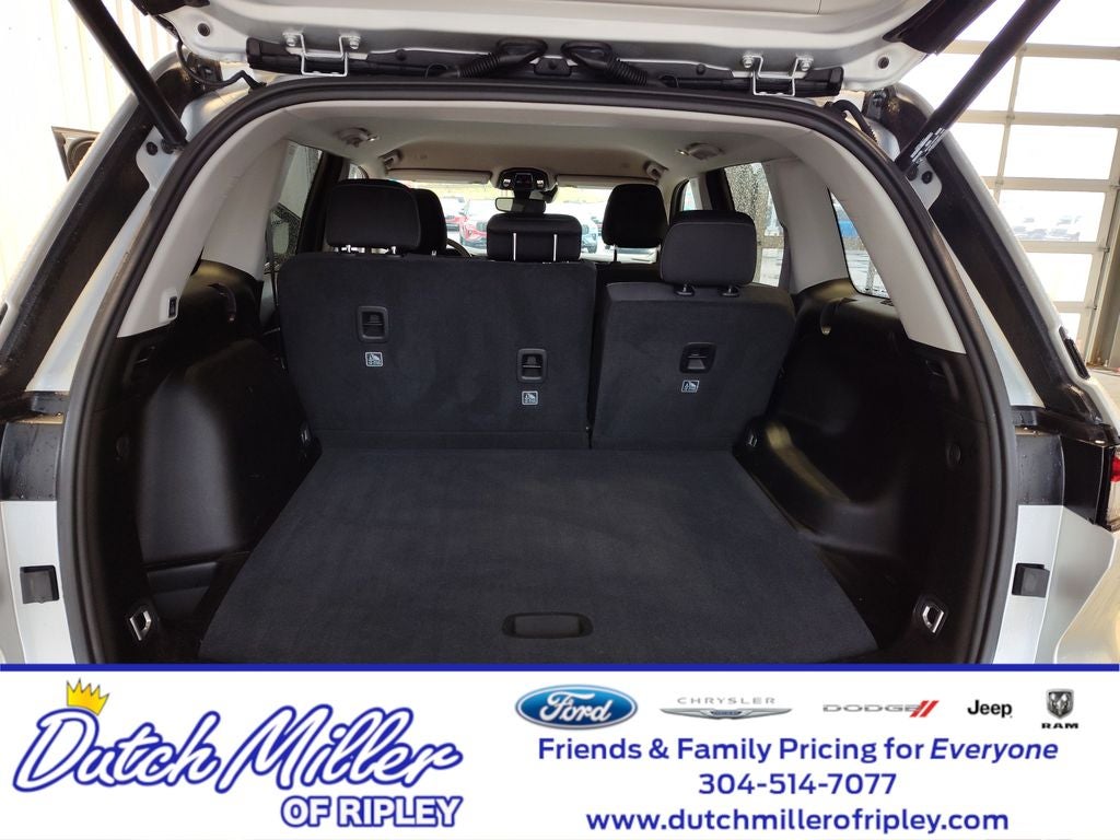 2023 Jeep Grand Cherokee Laredo