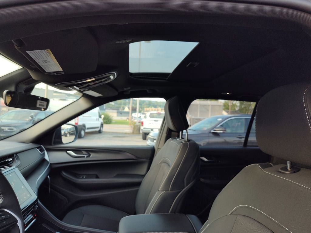 2025 Jeep Grand Cherokee Laredo X