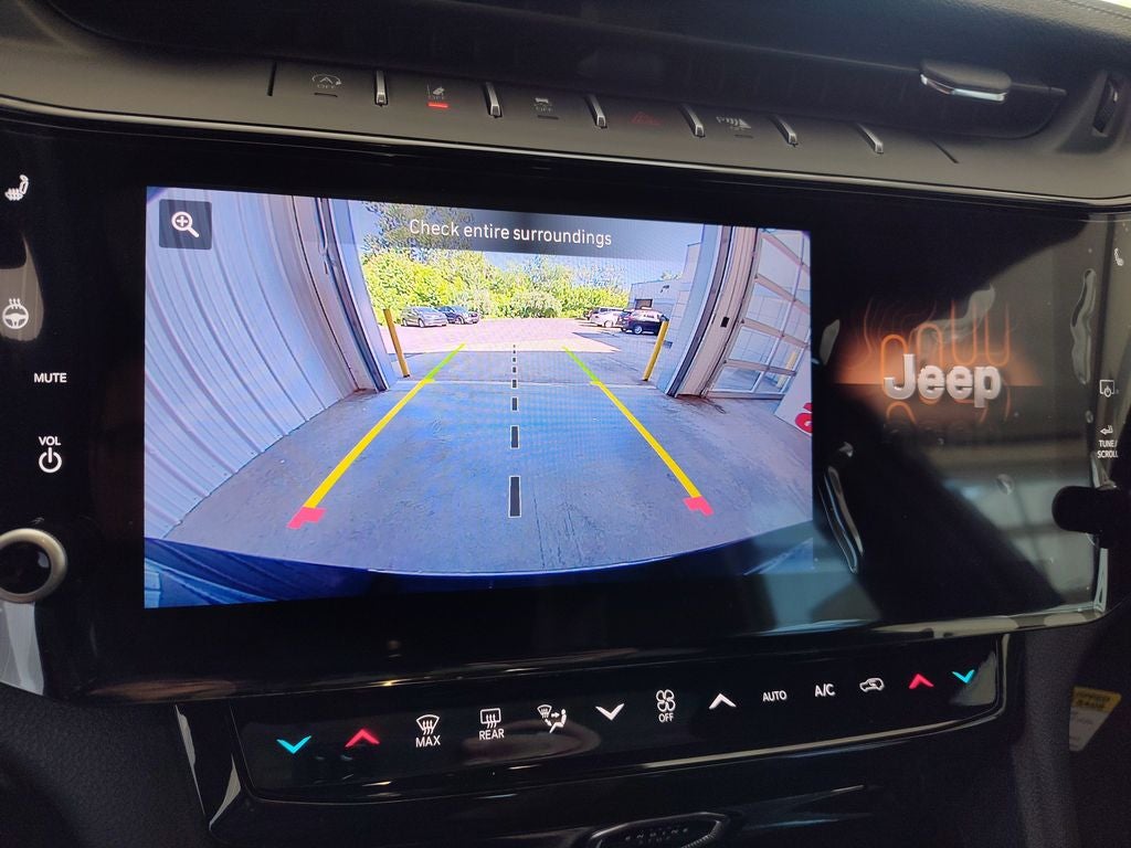 2026 Jeep Grand Cherokee Laredo Altitude