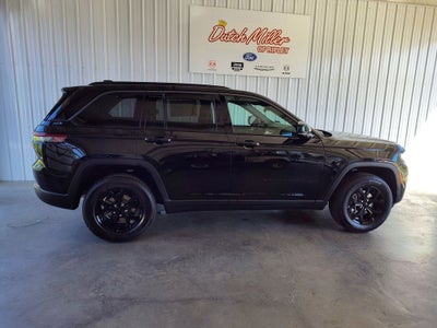 2026 Jeep Grand Cherokee Laredo Altitude