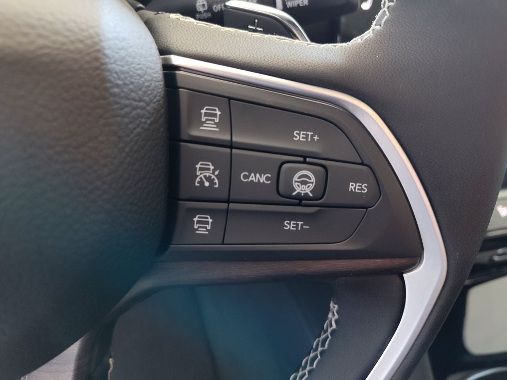 2026 Jeep Grand Cherokee Laredo Altitude