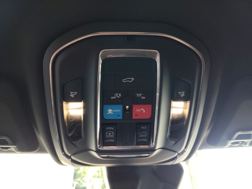 2026 Jeep Grand Cherokee Laredo Altitude