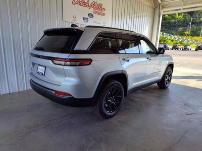 2026 Jeep Grand Cherokee Laredo Altitude