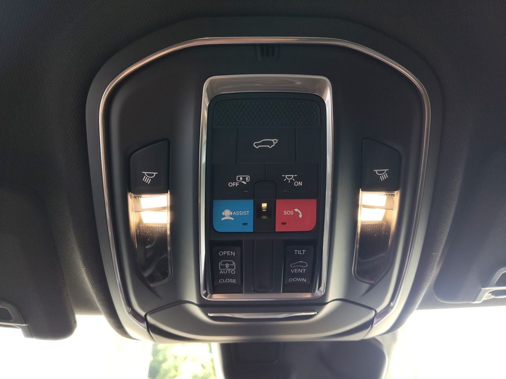2026 Jeep Grand Cherokee Laredo Altitude