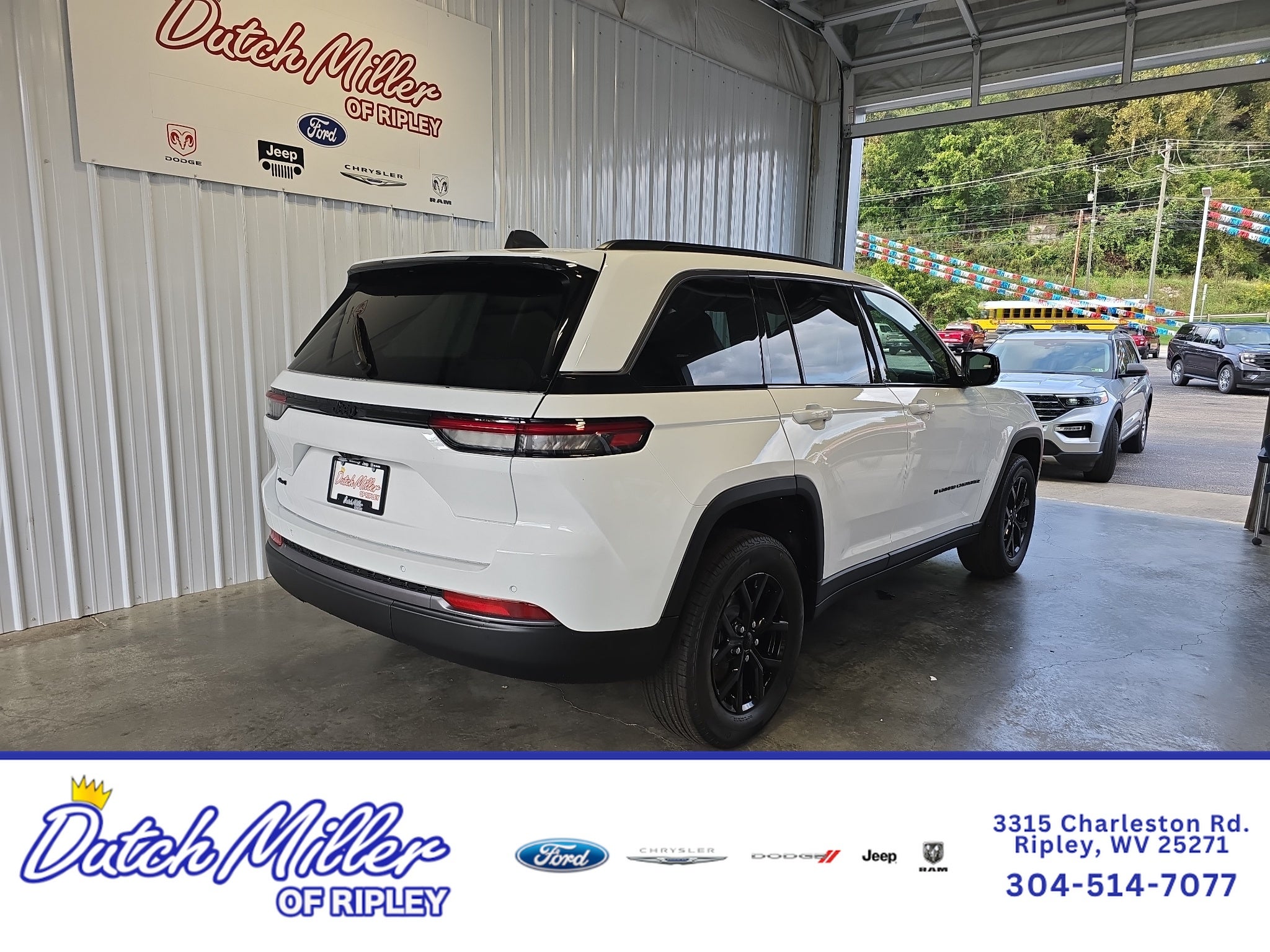 2026 Jeep Grand Cherokee Laredo Altitude