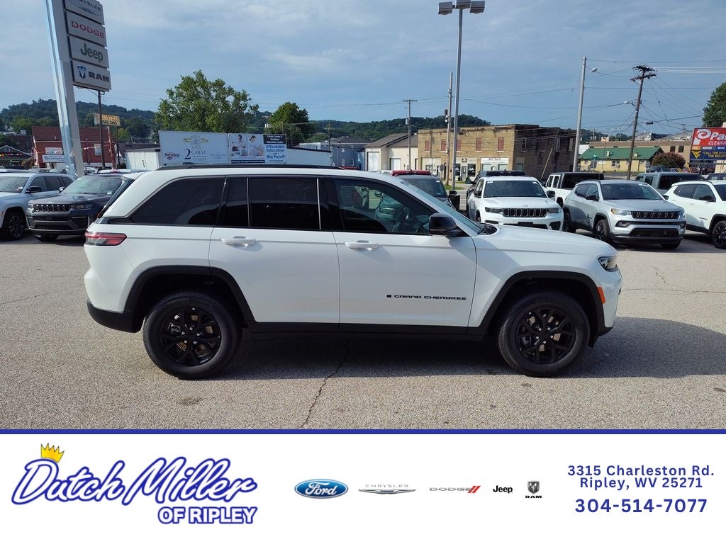2026 Jeep Grand Cherokee Laredo Altitude