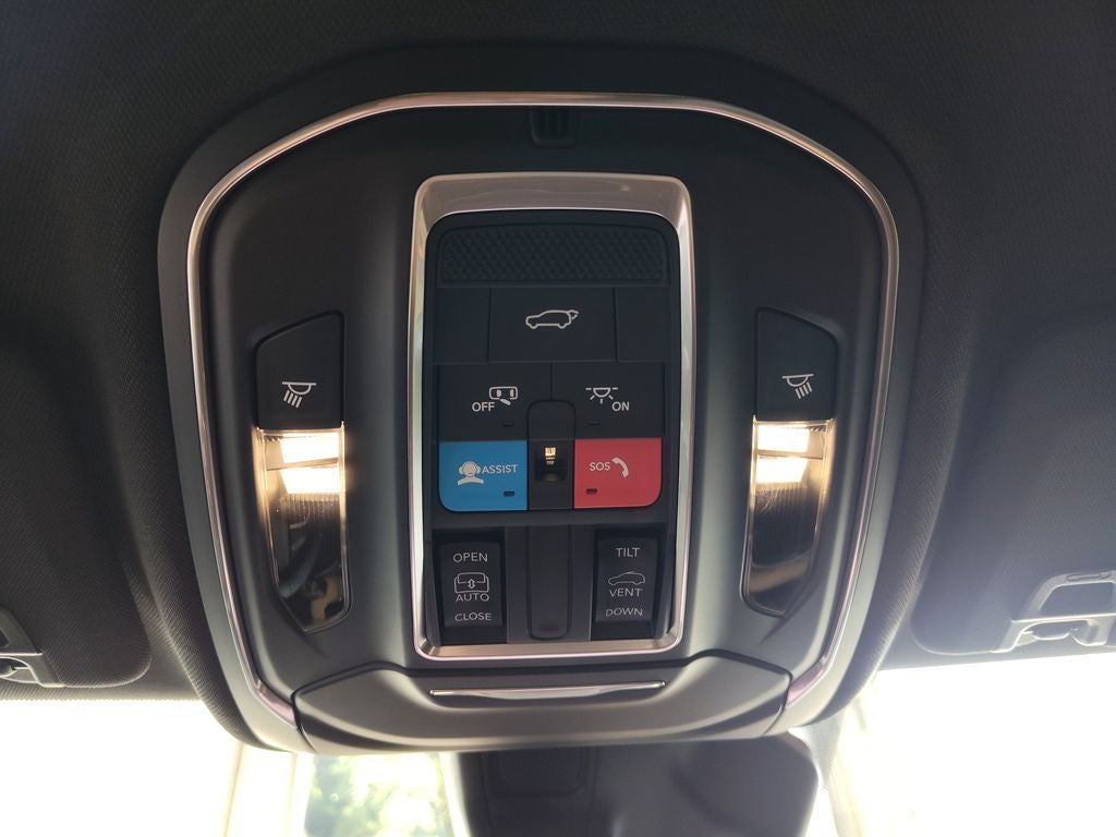 2026 Jeep Grand Cherokee Laredo Altitude