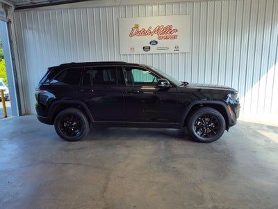 2026 Jeep Grand Cherokee Laredo Altitude