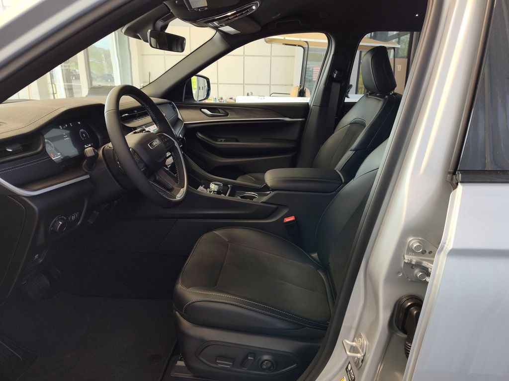 2026 Jeep Grand Cherokee L Laredo Altitude