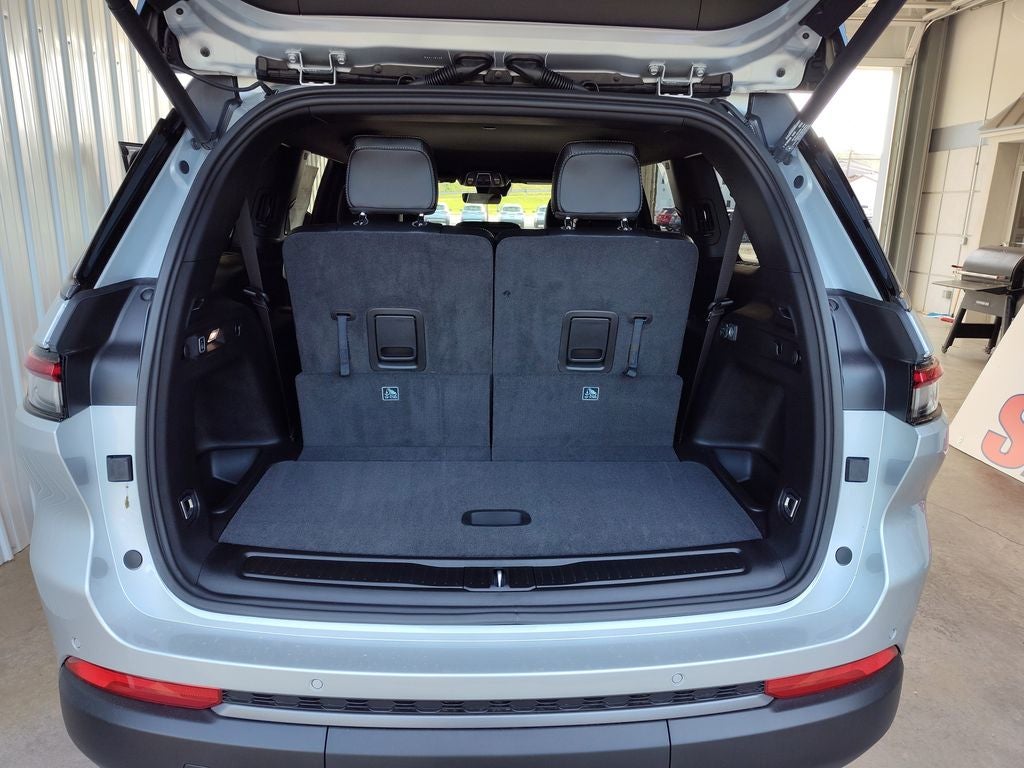 2026 Jeep Grand Cherokee L Laredo Altitude