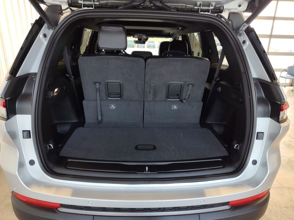 2026 Jeep Grand Cherokee L Laredo Altitude