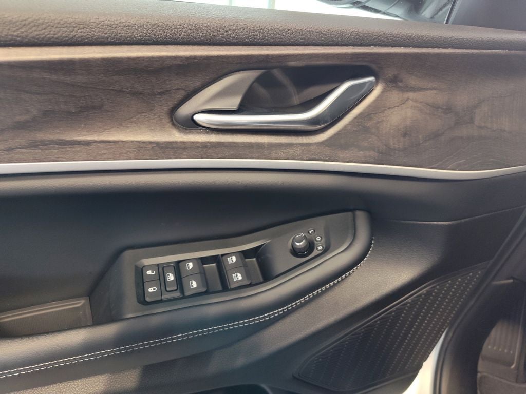 2026 Jeep Grand Cherokee L Laredo Altitude