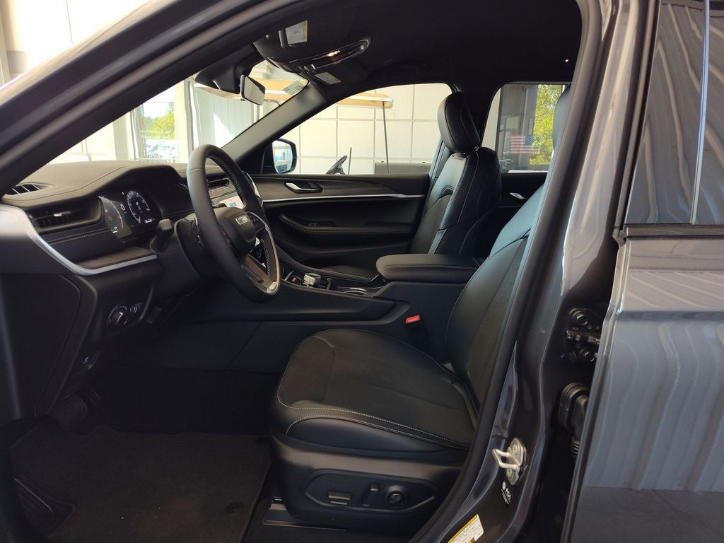 2026 Jeep Grand Cherokee L Laredo Altitude
