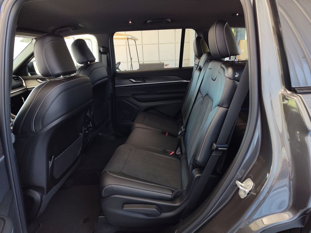 2026 Jeep Grand Cherokee L Laredo Altitude