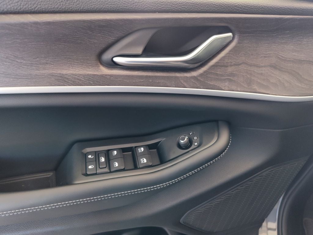 2026 Jeep Grand Cherokee L Laredo Altitude
