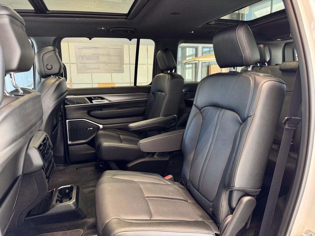 2025 Jeep Wagoneer Series II Carbide