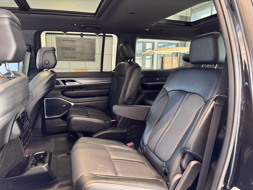 2025 Jeep Wagoneer Series II Carbide