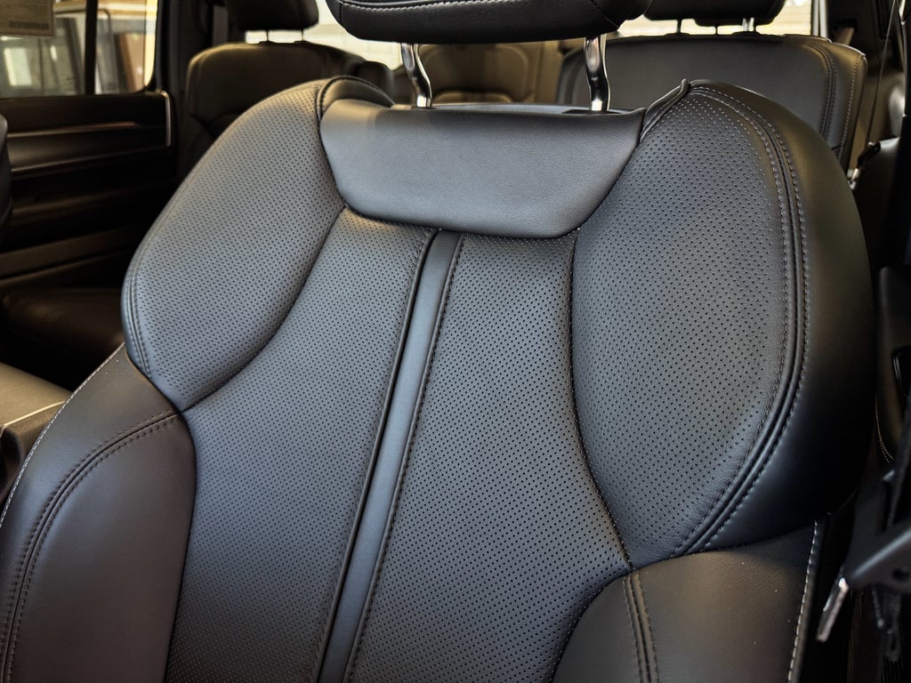 2025 Jeep Wagoneer Series II Carbide