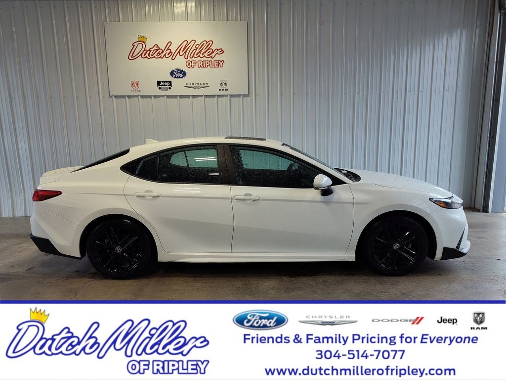 2025 Toyota Camry Hybrid SE