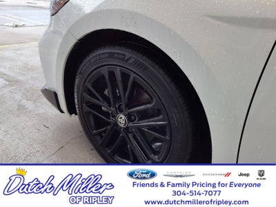 2025 Toyota Camry Hybrid SE