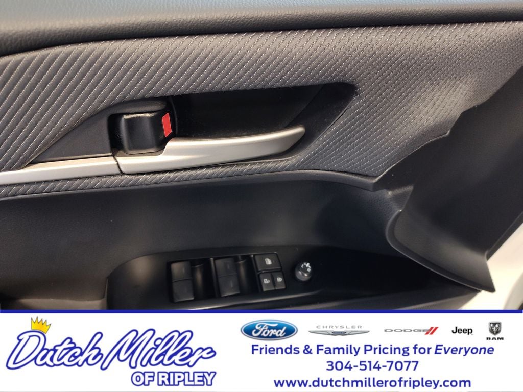 2025 Toyota Camry Hybrid SE